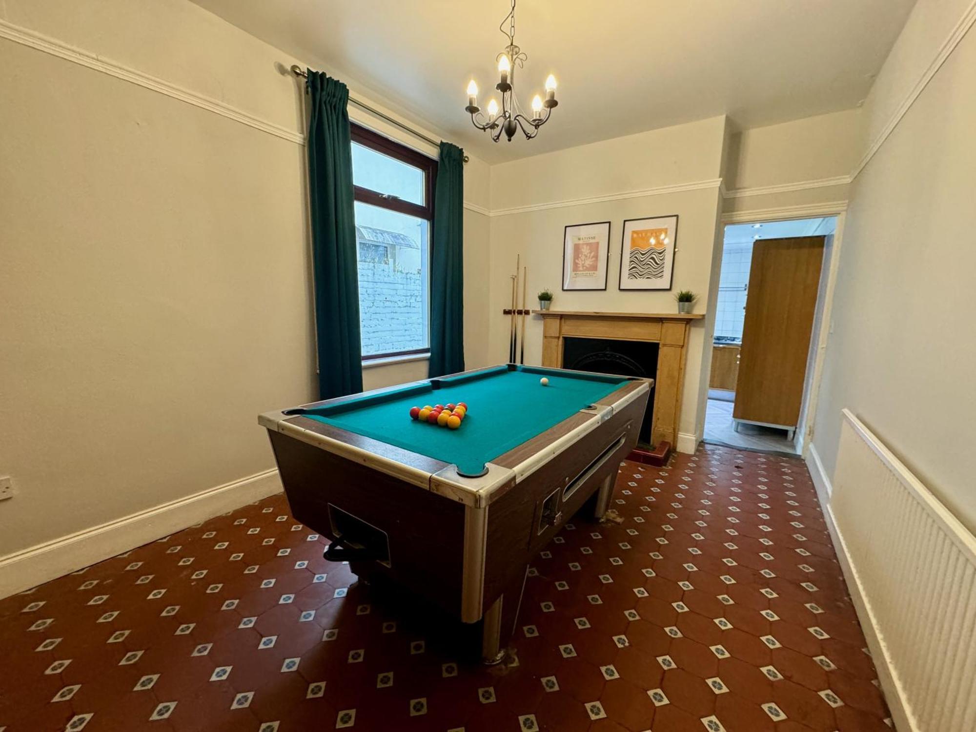 Large Citycentre Townhouse & Hot Tub, Pool Table And Offroad Parking Cardiff Exterior foto